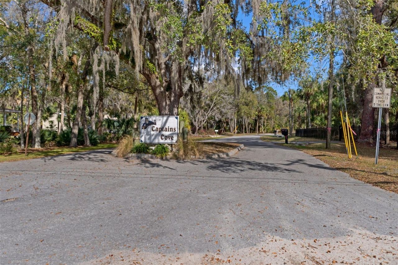 35 Captains Cove Road , Inglis, FL 34449 Photo