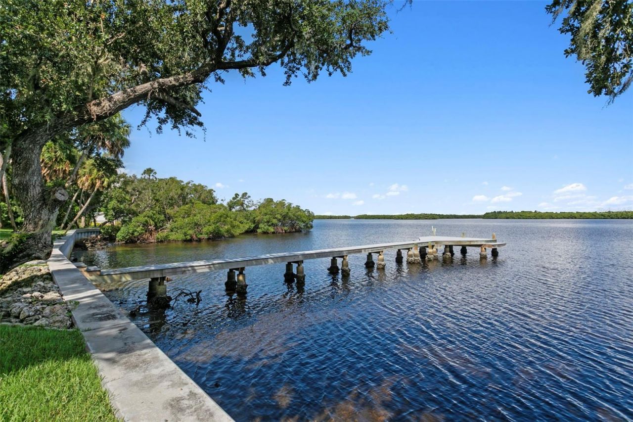 2805 Gulf City Road, Ruskin, FL 33570 Photo