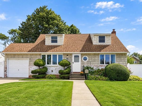 15 Scholl Drive , Farmingdale, NY 11735