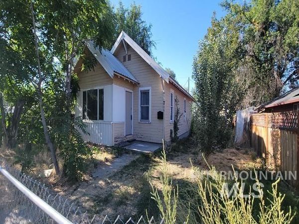 704 E Grove Ave, Parma, ID 83660