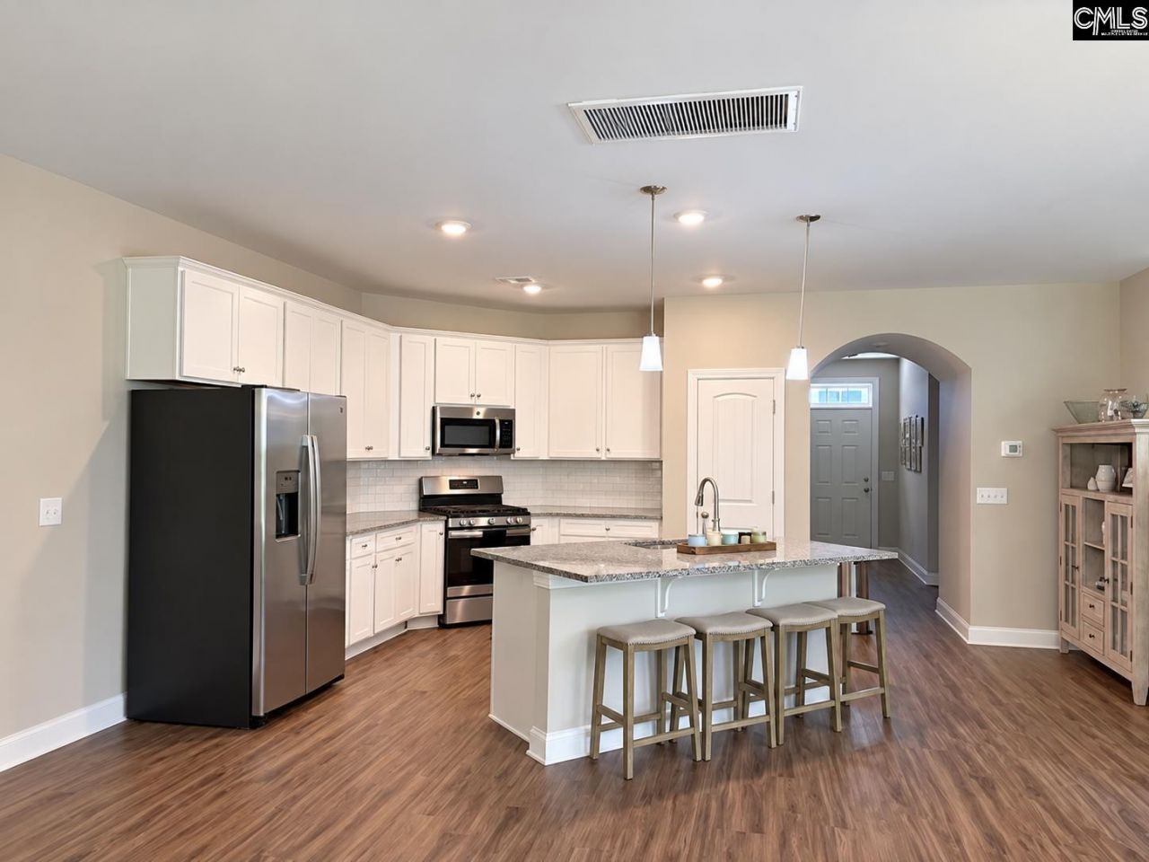 318 Clarendon Court  Photo 6