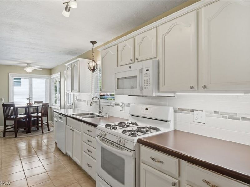 567 Twilight Drive, Seven Hills, OH 44131 Photo 9