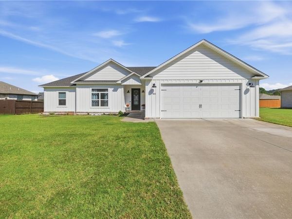 303 Promenade Circle , Russellville, AR 72801