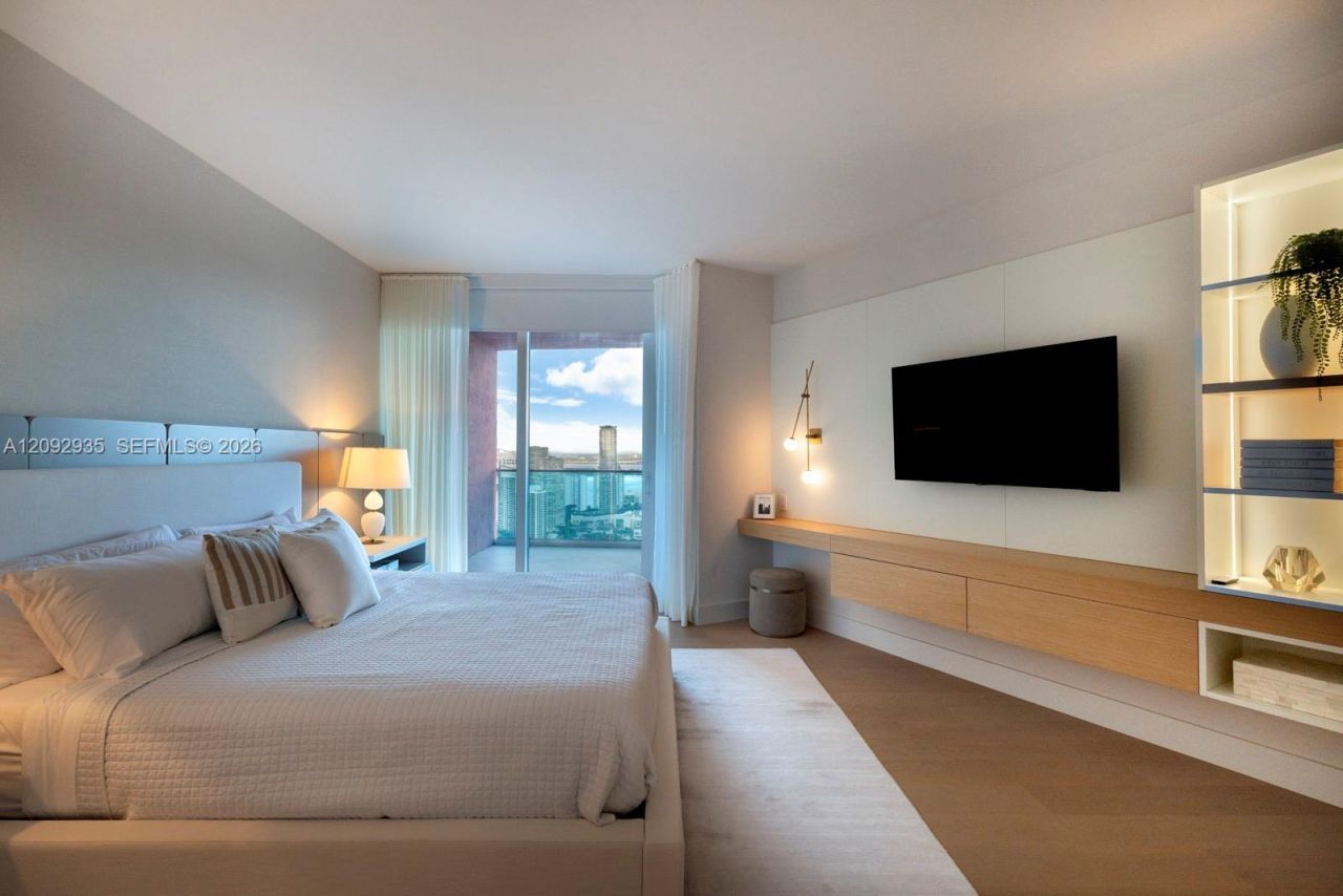 300 S Pointe Dr, Unit 4206, Miami Beach, FL 33139 Photo