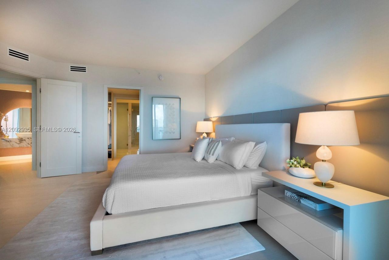 300 S Pointe Dr, Unit 4206, Miami Beach, FL 33139 Photo
