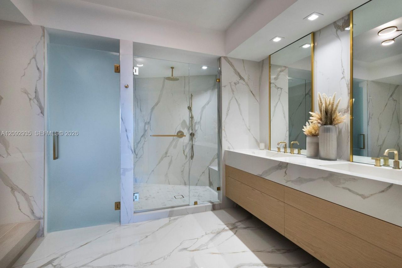 300 S Pointe Dr, Unit 4206, Miami Beach, FL 33139 Photo