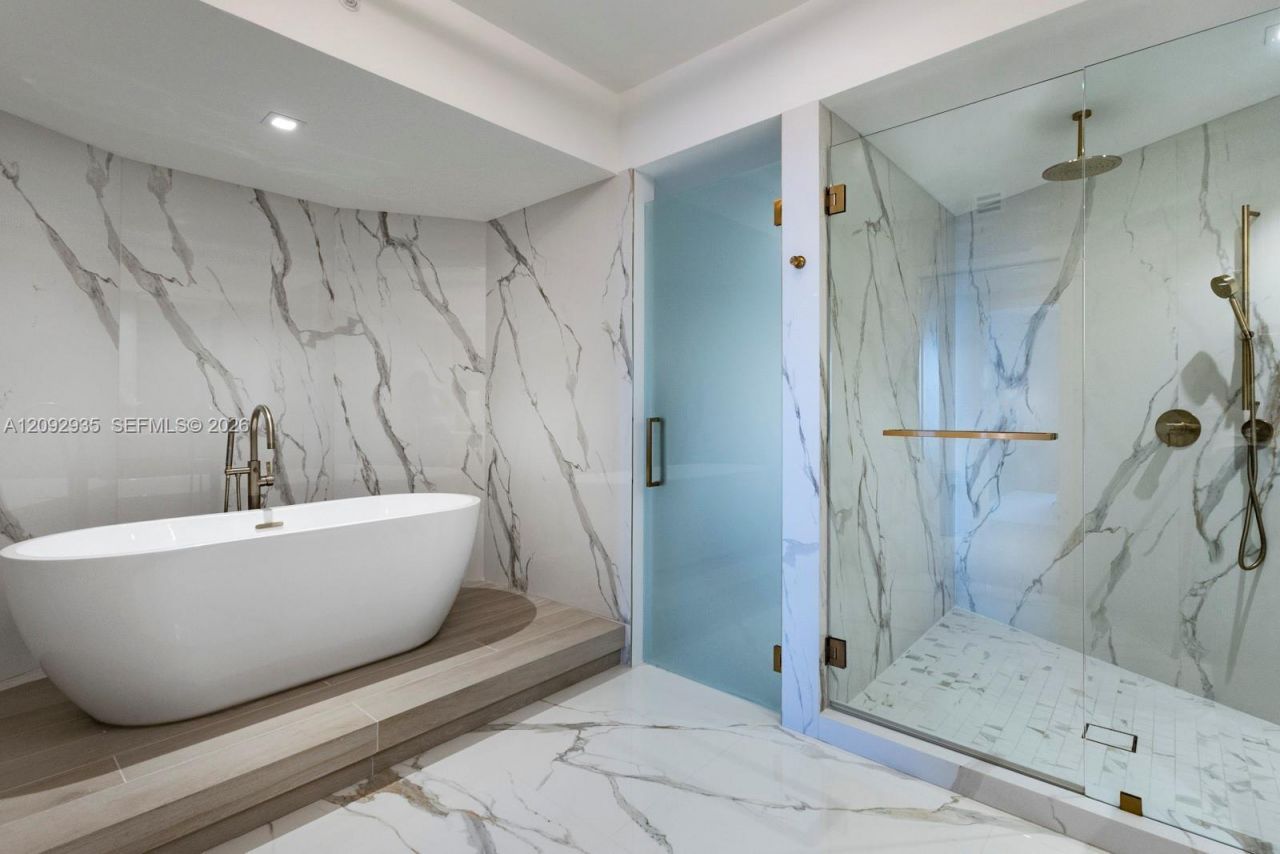 300 S Pointe Dr, Unit 4206, Miami Beach, FL 33139 Photo