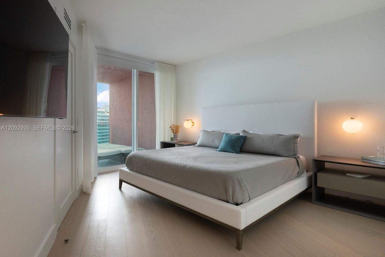 300 S Pointe Dr, Unit 4206, Miami Beach, FL 33139 Photo