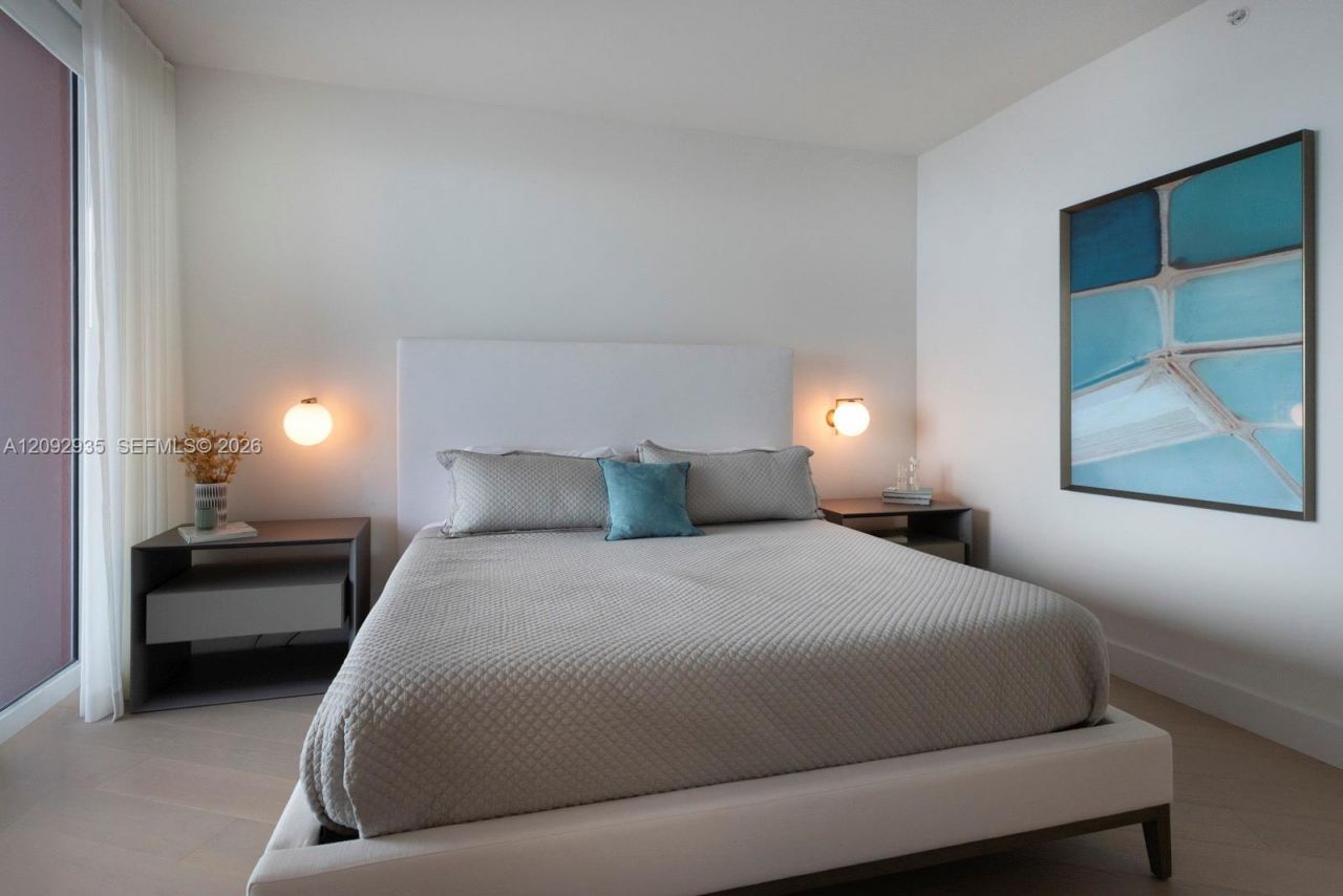 300 S Pointe Dr, Unit 4206, Miami Beach, FL 33139 Photo