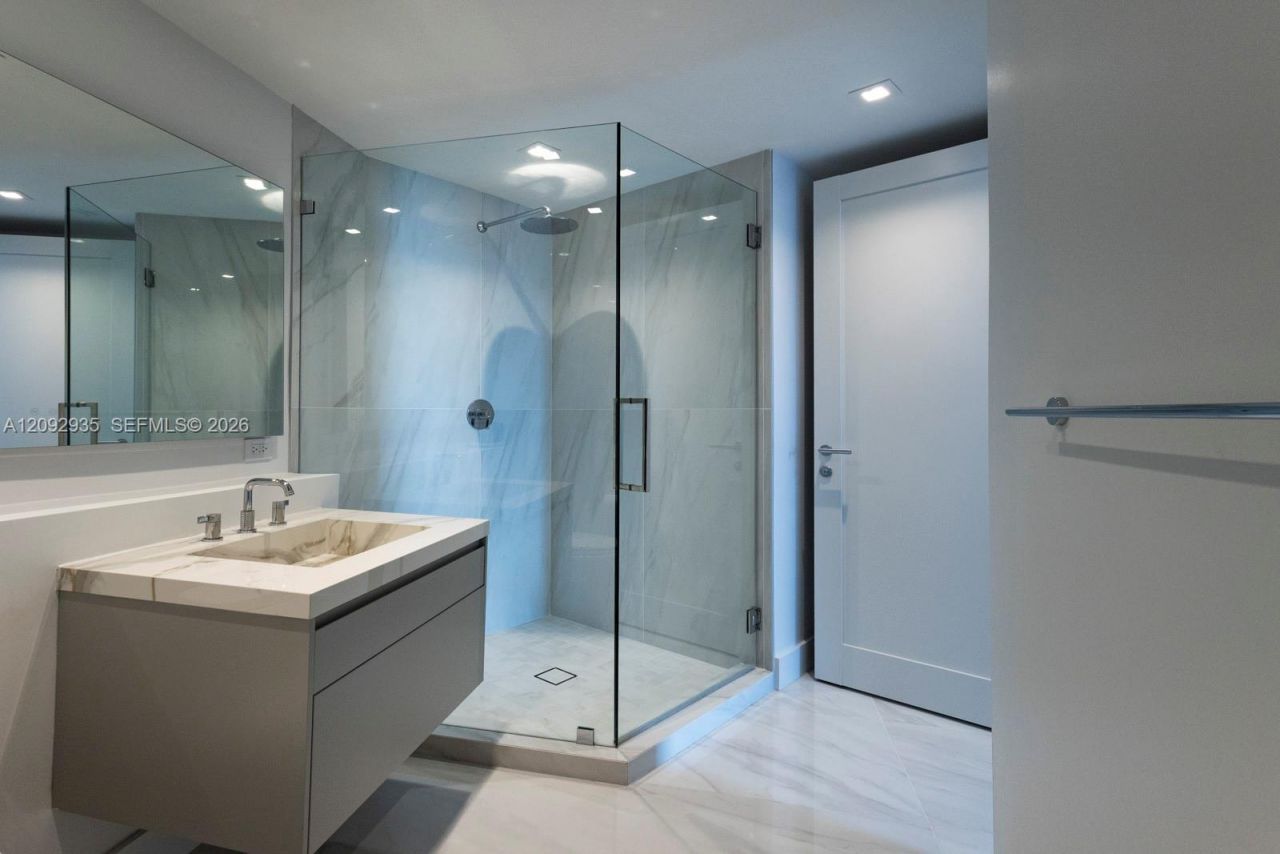 300 S Pointe Dr, Unit 4206, Miami Beach, FL 33139 Photo