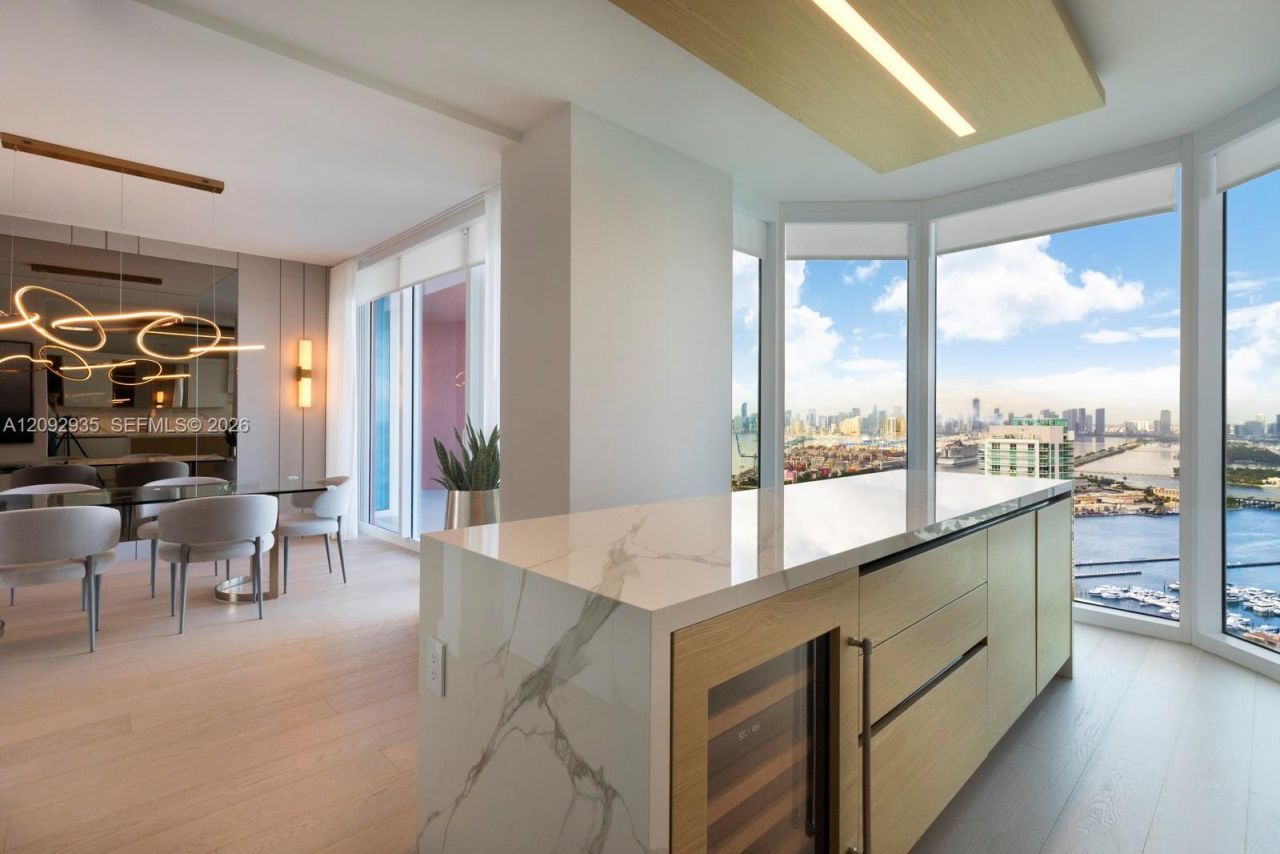 300 S Pointe Dr, Unit 4206, Miami Beach, FL 33139 Photo