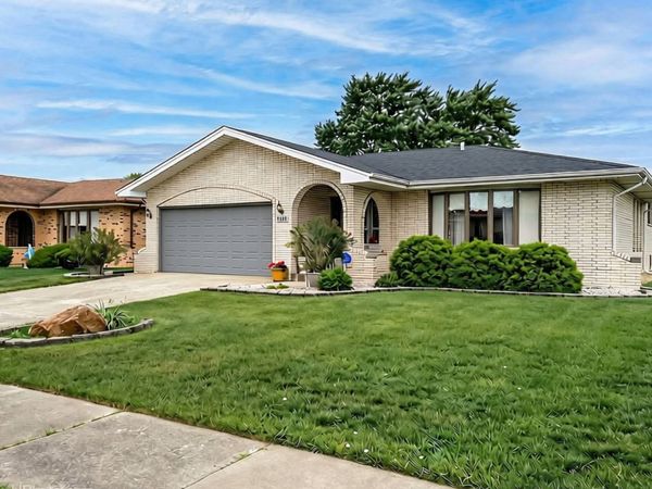 6426 W 84th Place, Burbank, IL 60459