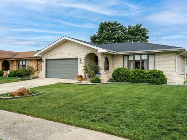 6426 W 84th Place, Burbank, IL 60459