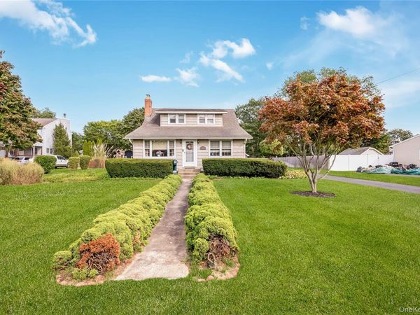515 Gillette Avenue, Bayport, NY 11705
