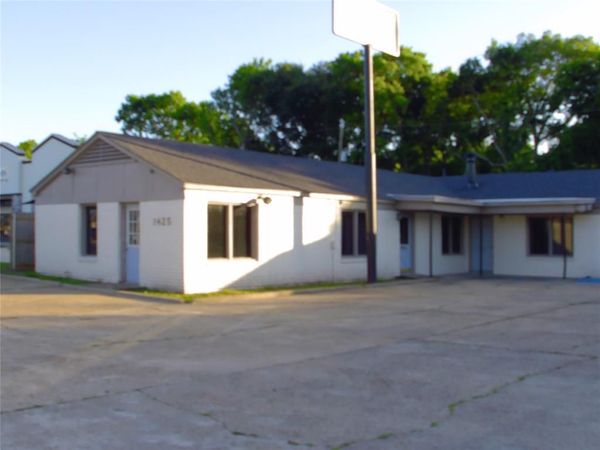1425 Airline Drive , Bossier City, LA 71112