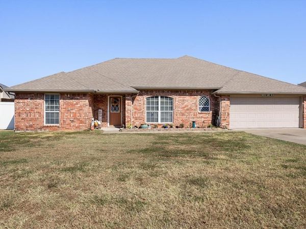 612 Parker Lane , Granbury, TX 76048