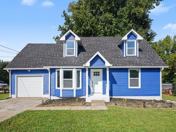 572 Donna Dr , Clarksville, TN 37042