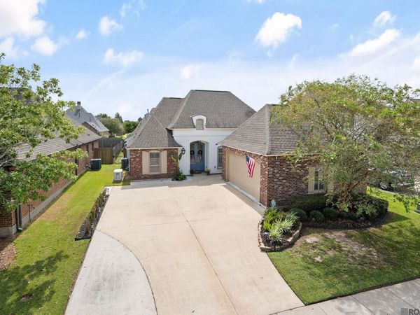 8915 Foxgate Dr, Baton Rouge, LA 70809