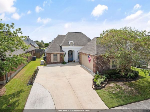 8915 Foxgate Dr, Baton Rouge, LA 70809