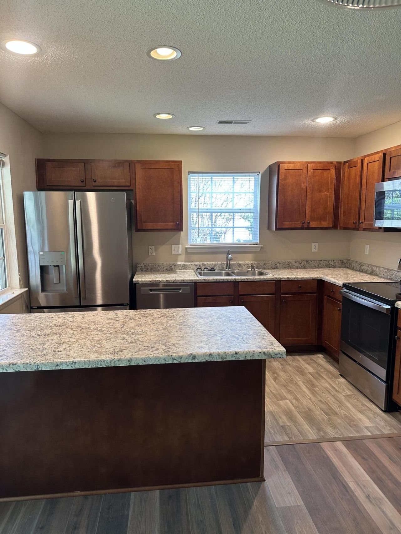 132 Hornby Circle Photo 4