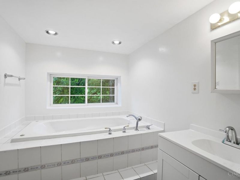 6951 Lesourdsville West Chester Road, Liberty Township, OH 45011 Photo 21