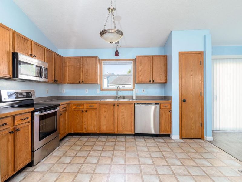 363 Belfair Drive , Galloway, OH 43119 Photo 10