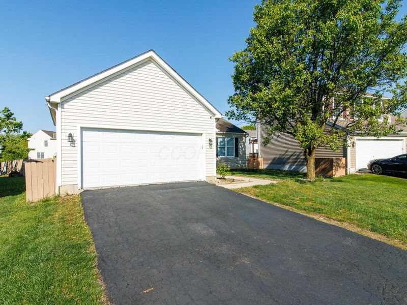 363 Belfair Drive , Galloway, OH 43119 Photo 2