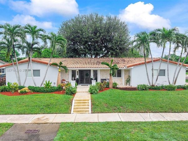 9355 SW 91st St , Miami, FL 33176