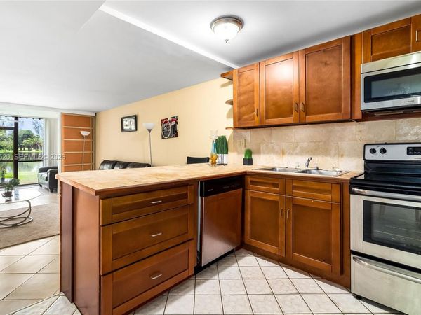 3710 Inverrary Dr , Unit 1D, Lauderhill, FL 33319