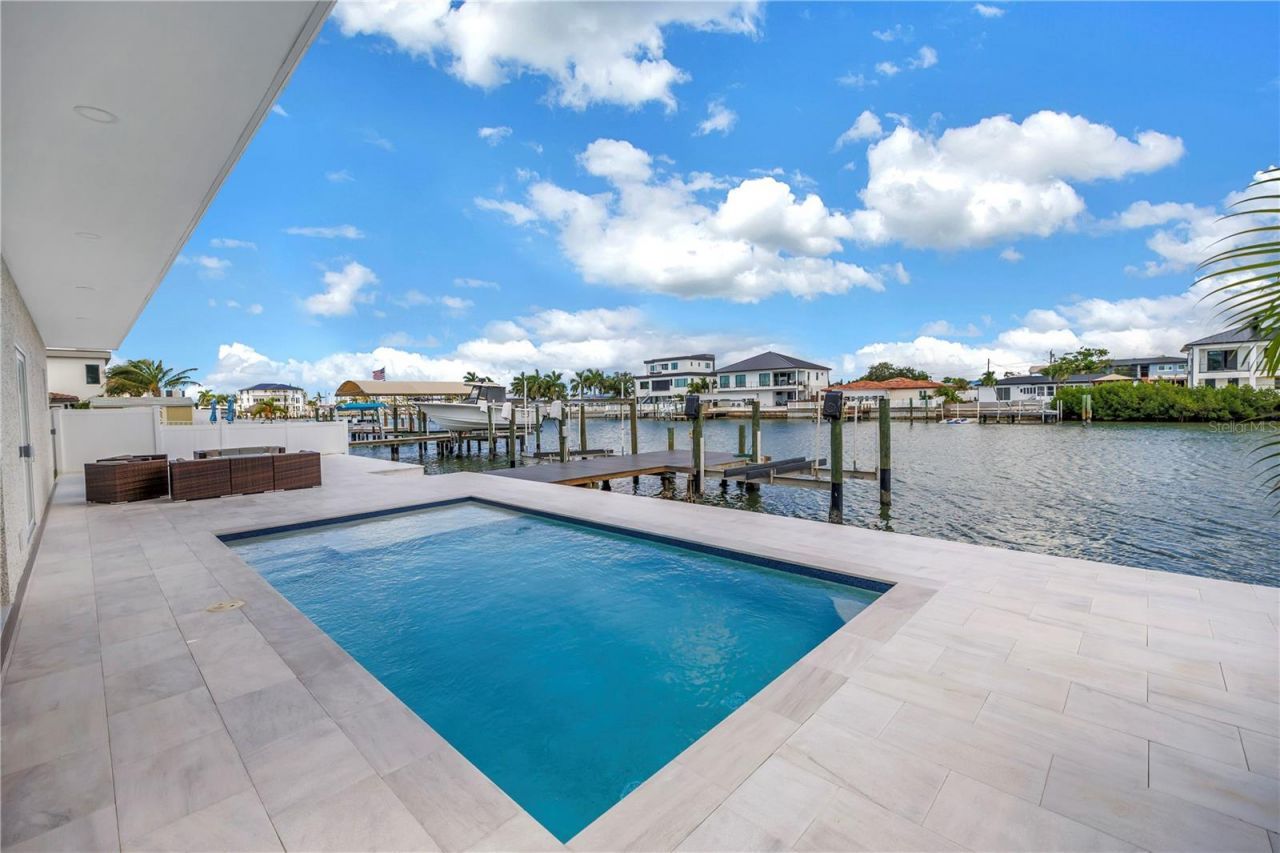 7957 2nd Avenue S, Saint Petersburg, FL 33707 Photo