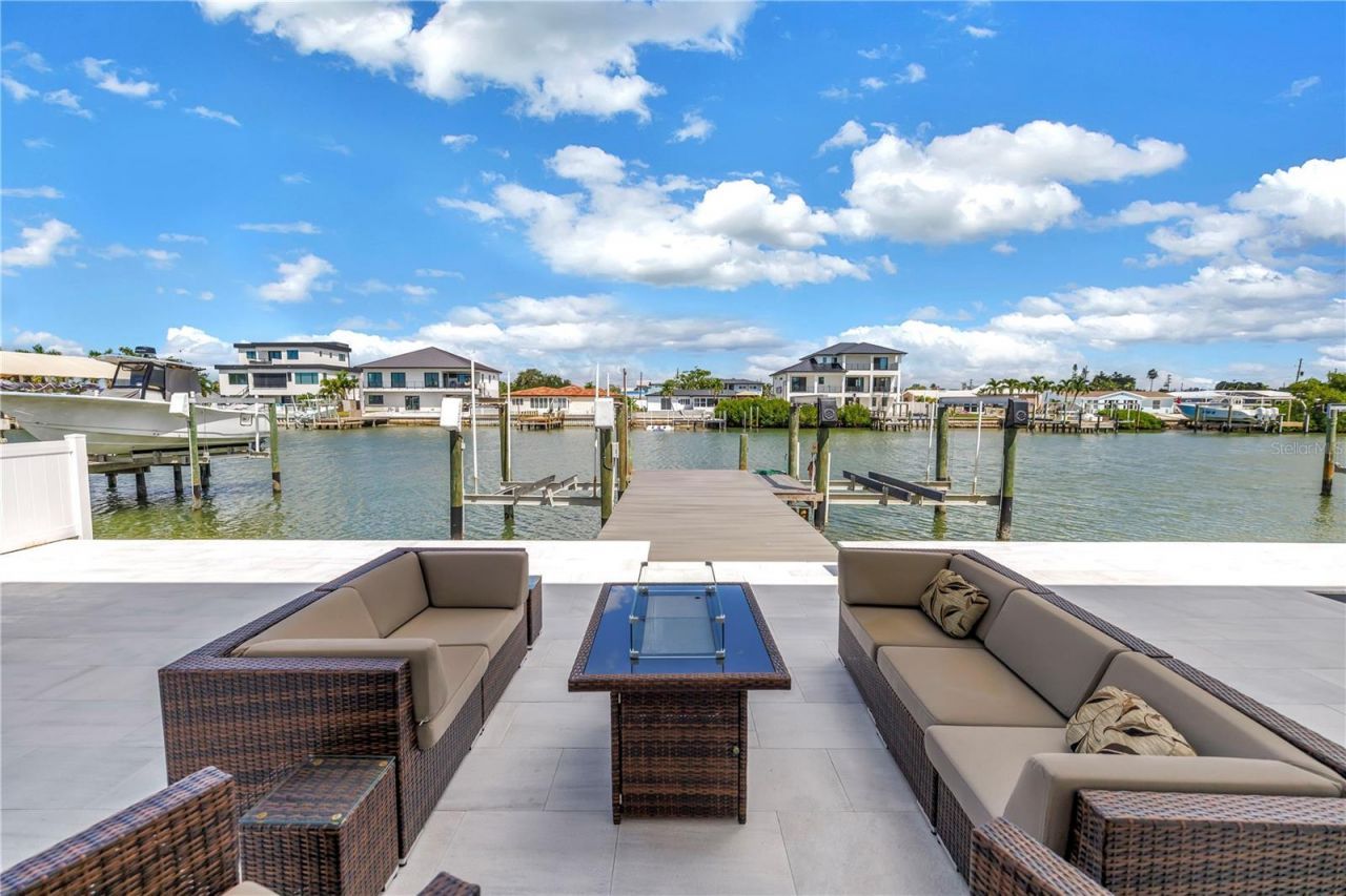 7957 2nd Avenue S, Saint Petersburg, FL 33707 Photo