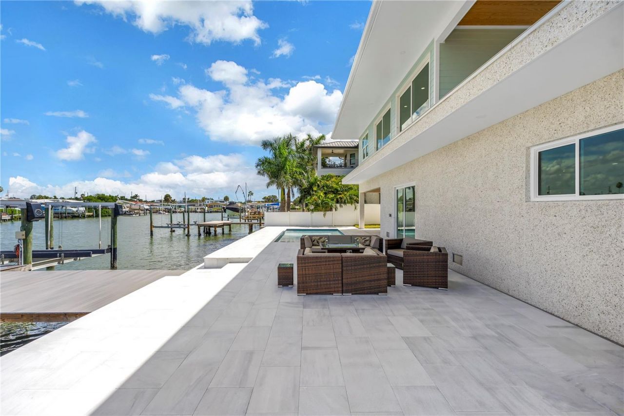 7957 2nd Avenue S, Saint Petersburg, FL 33707 Photo