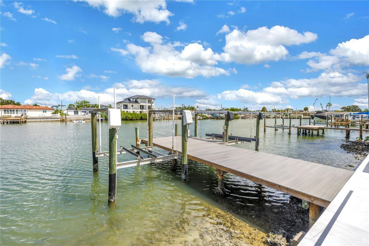 7957 2nd Avenue S, Saint Petersburg, FL 33707 Photo