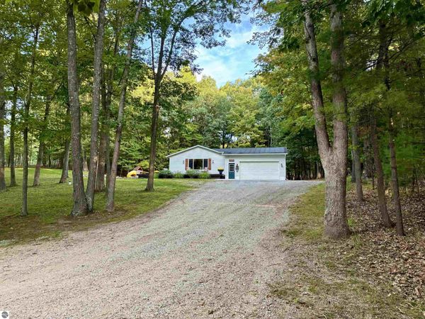 3061 Arbutus Lake Road N, Traverse City, MI 49684