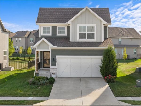 8765 SW Brickell Drive, Blue Springs, MO 64064
