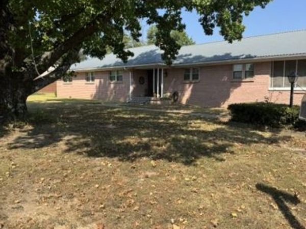 105 E Neff Street , Madill, OK 73446