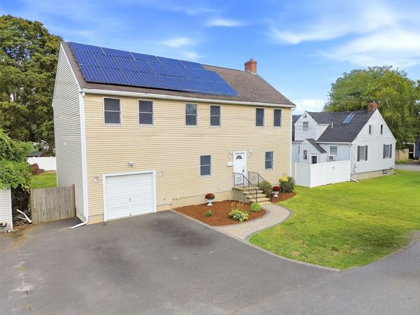 11 Sendick Rd, Woburn, MA 01801