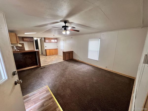 5017 Naomikong , Flint, Mi 48506