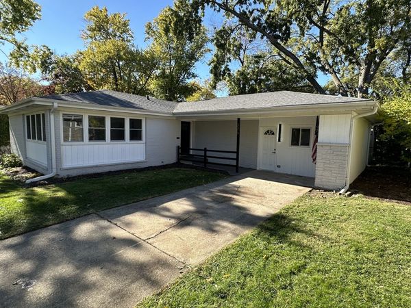 326 Indian Drive , Glen Ellyn, IL 60137
