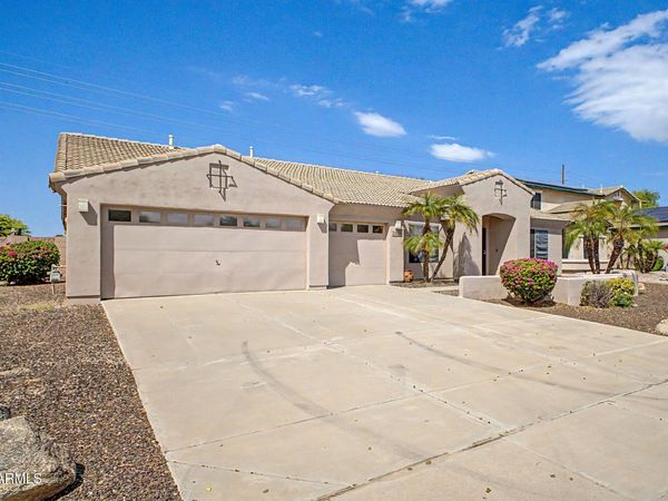 2050 S PORTLAND Avenue, Gilbert, AZ 85295