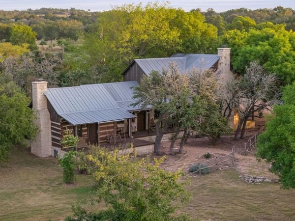 401 Clear Creek LN , Fredericksburg, TX 78624