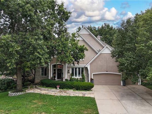 8512 W 139th Street, Overland Park, KS 66223