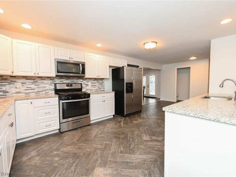 5207 Gargasz Drive, Lorain, OH 44053 Photo 9