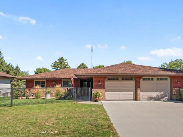 1040 Miles Drive, Worthington, MN 56187