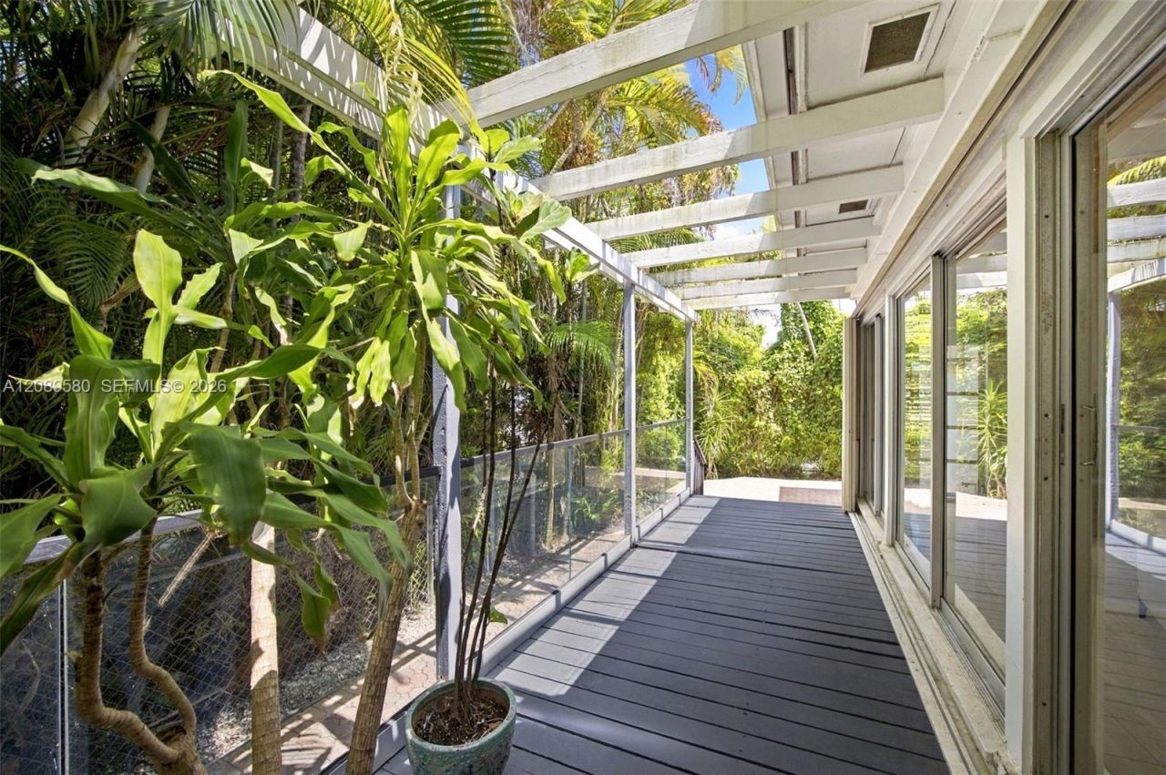 1325 Blue Rd, Coral Gables, FL 33146 Photo