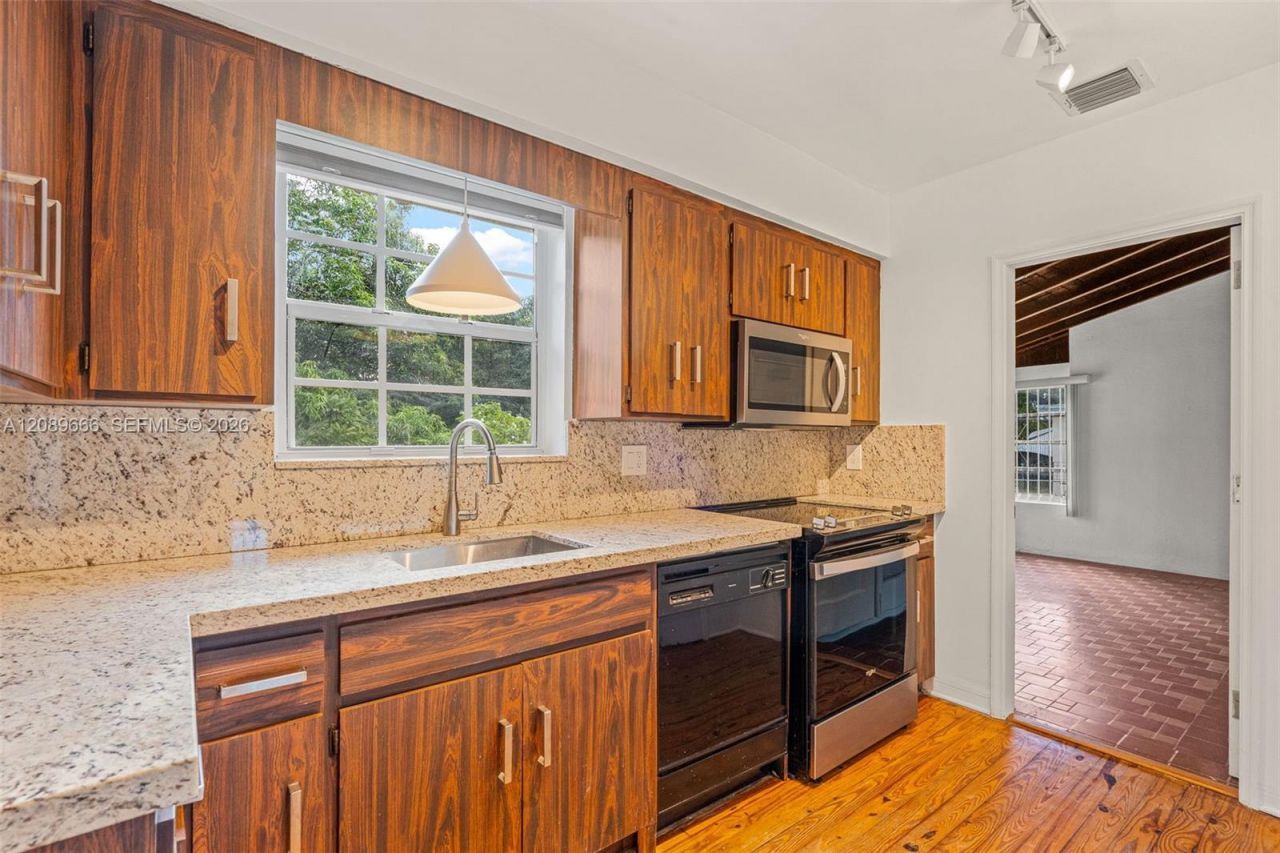 13145 NW 1st Ave, Miami, FL 33168 Photo