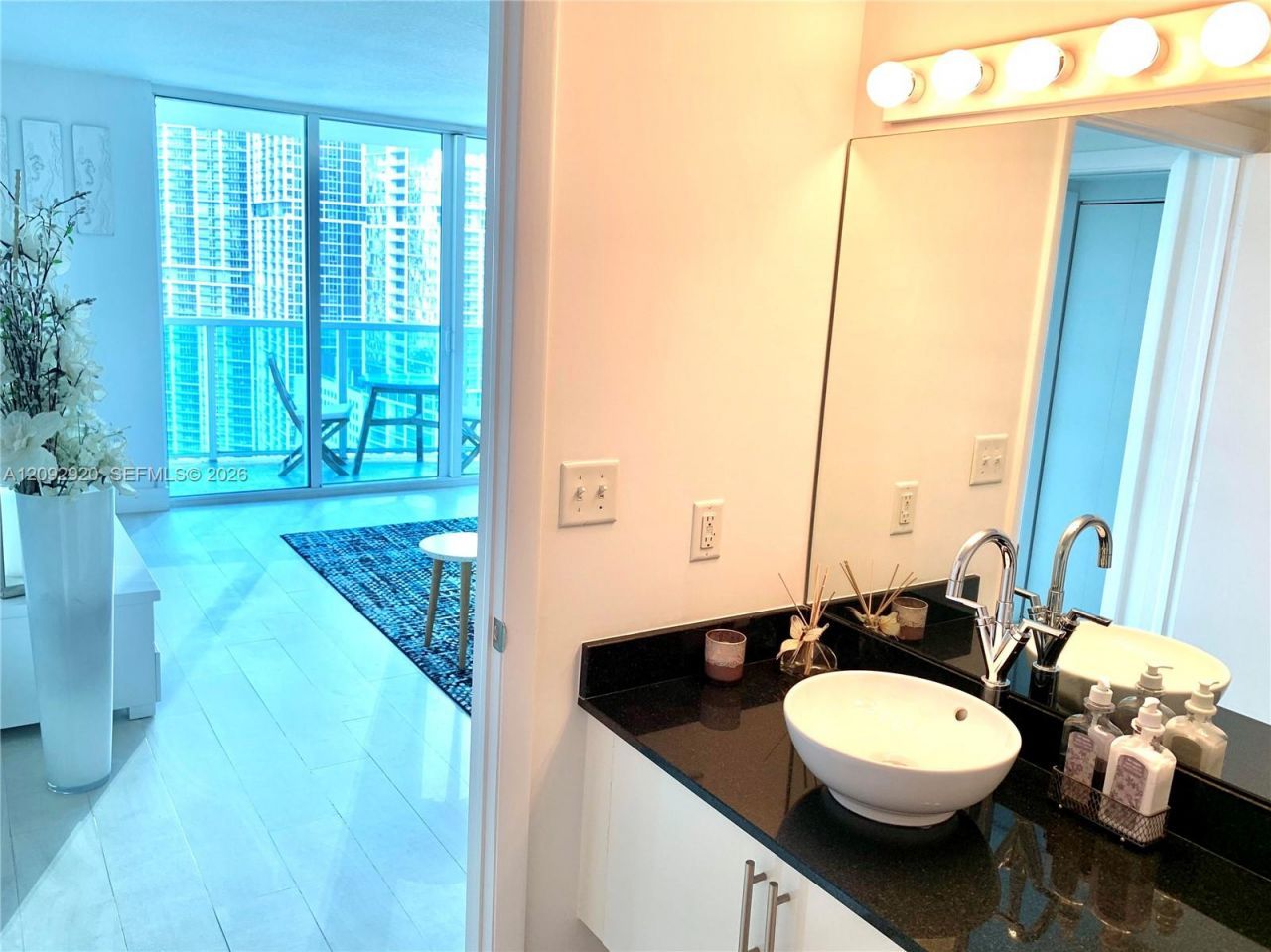 31 SE 5th St , Unit 2806, Miami, FL 33131 Photo