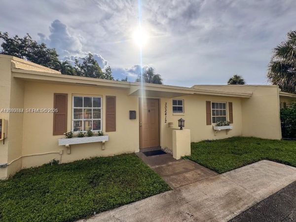 3024-1/2 NW 69th Ct, Unit 3D, Fort Lauderdale, FL 33309