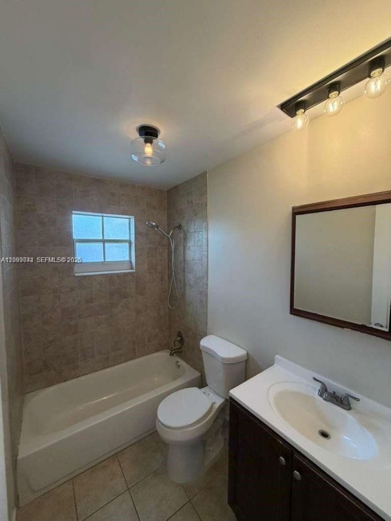 3024-1/2 NW 69th Ct, Unit 3D, Fort Lauderdale, FL 33309 Photo