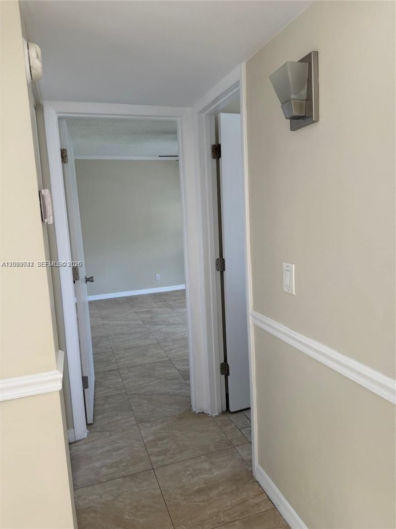 3024-1/2 NW 69th Ct, Unit 3D, Fort Lauderdale, FL 33309 Photo
